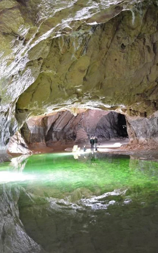 Grotte De Lombrives