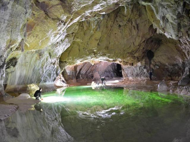 Grotte De Lombrives